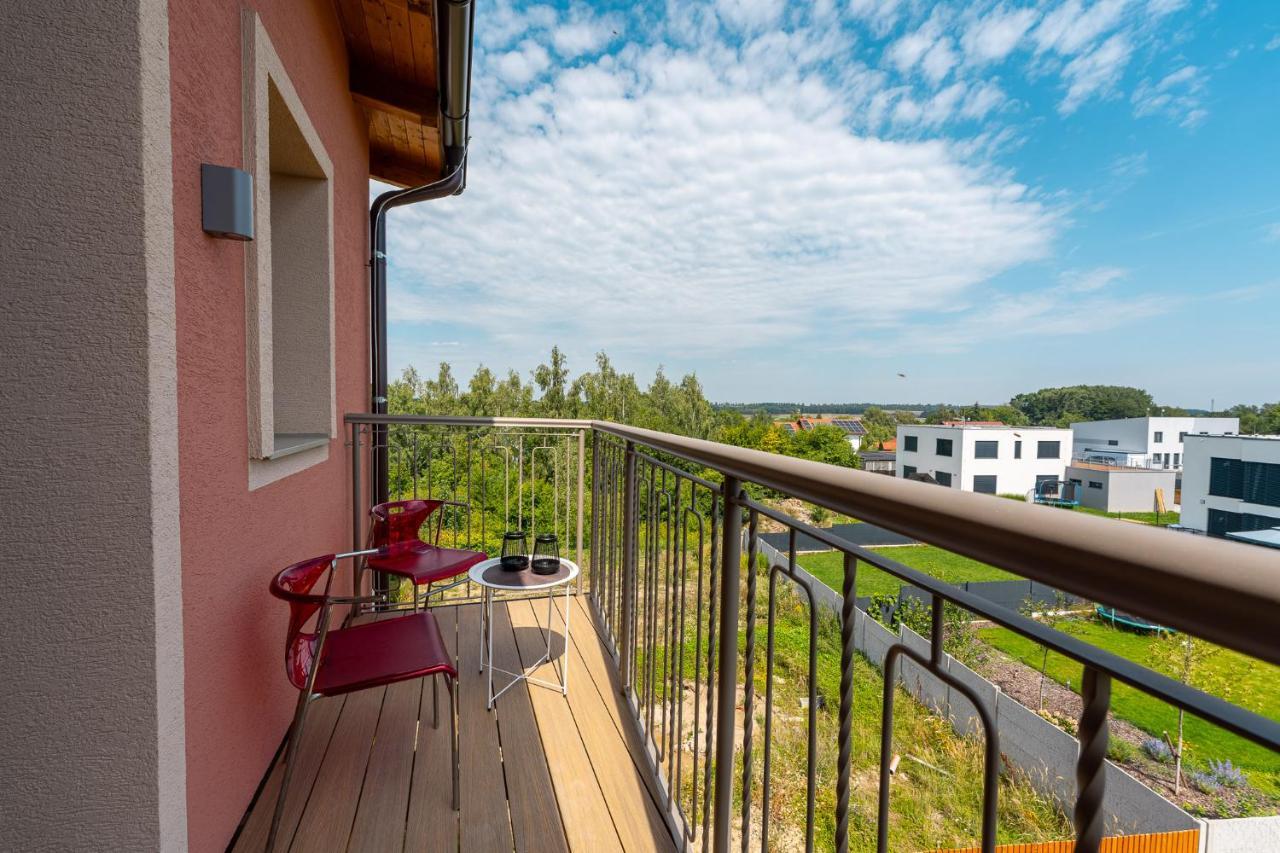 Laskara Garden Apartment By Prague Forest Нове-Йирни Экстерьер фото